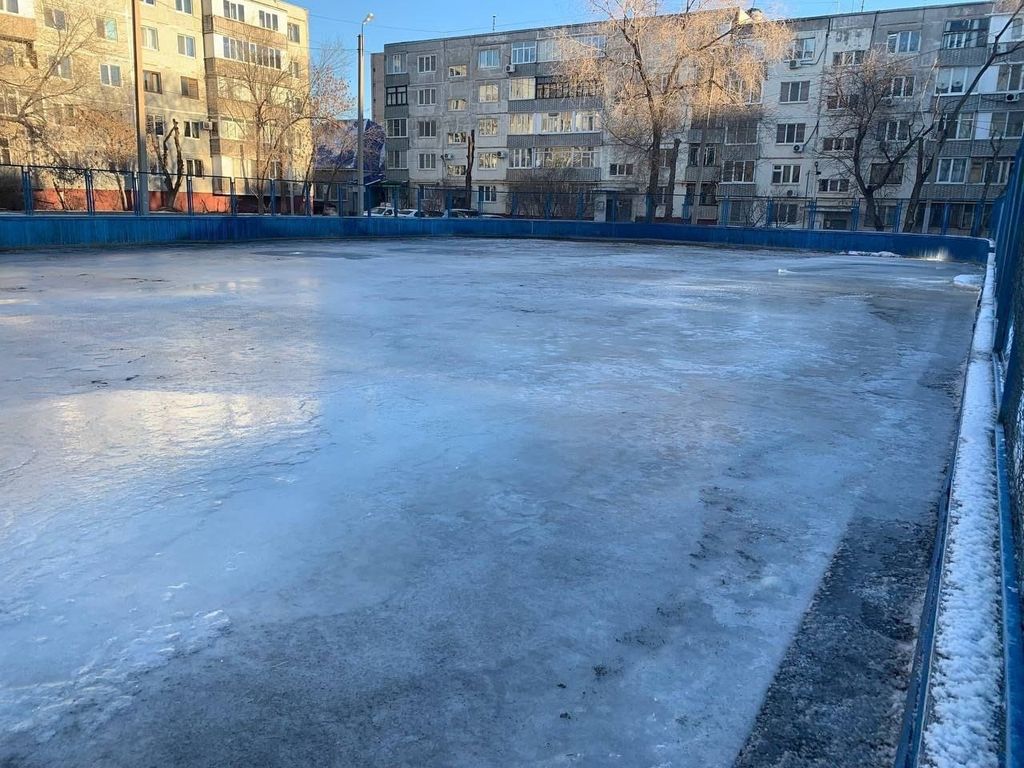 Ориентировочно на всех кортах лед будет подготовлен к 25 декабря. фото: администрация Оренбурга