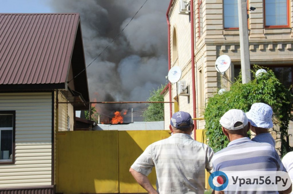 Пожар в центре Оренбурга локализован, сгорело 9 строений