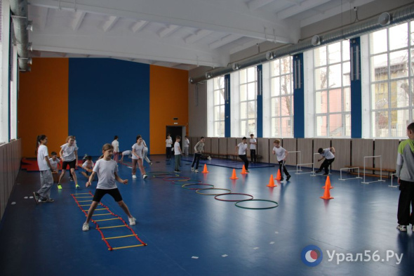 В школе Оренбурга за 7,5 млн рублей переоборудуют бассейн в спортивный зал для занятий самбо