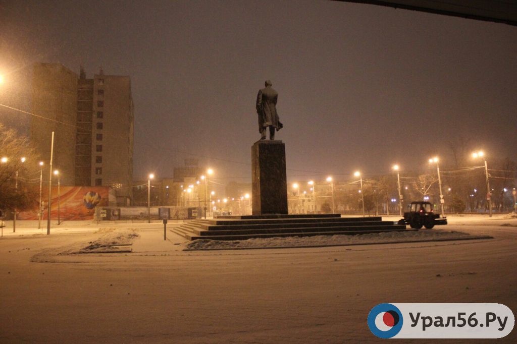 В Оренбурге идет сильный снегопад