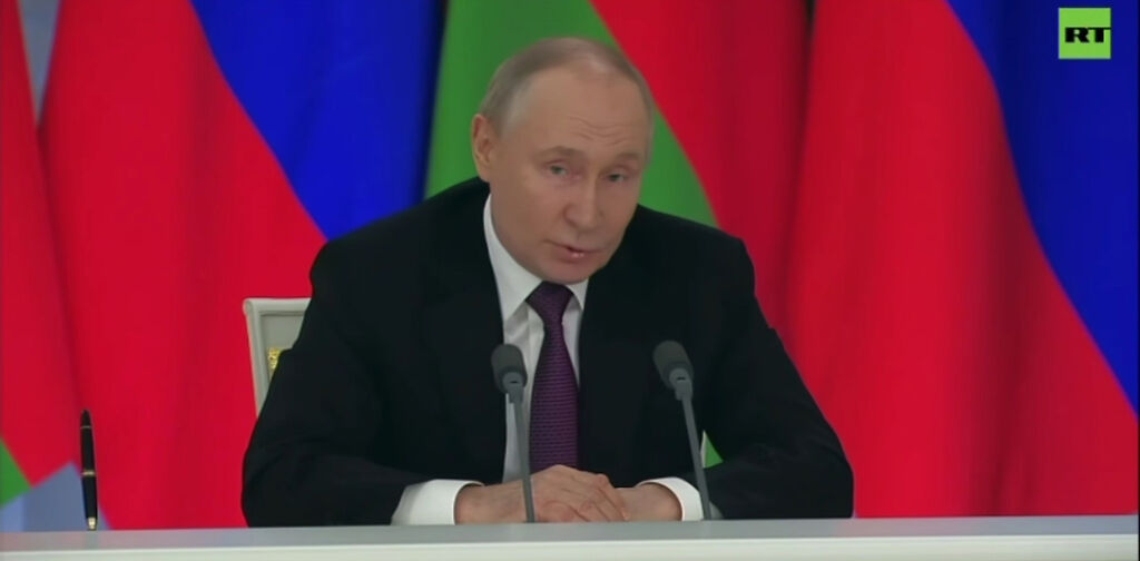 Стоп-кадр из пресс-конференции Владимира Путина и Александра Лукашенко