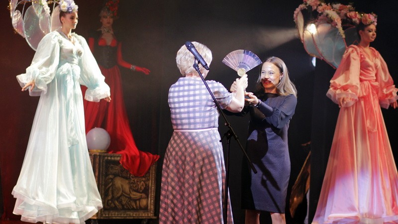 В Оренбург привезли символ Года театра