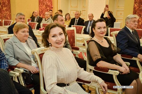 Жители области, которые получили награды. Фото: ТГ-канал Евгения Солнцева