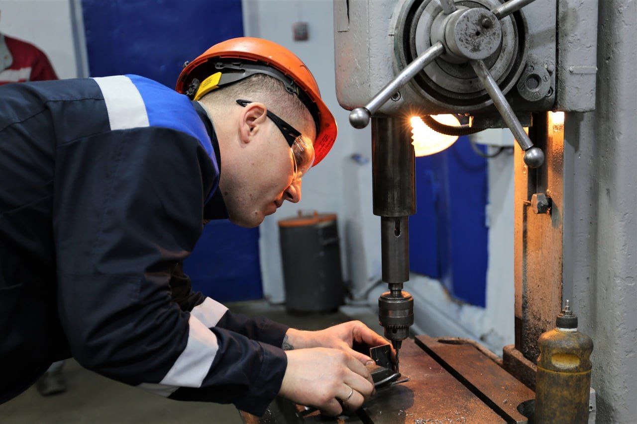 На Медногорском МСК определили лучшего слесаря-ремонтника