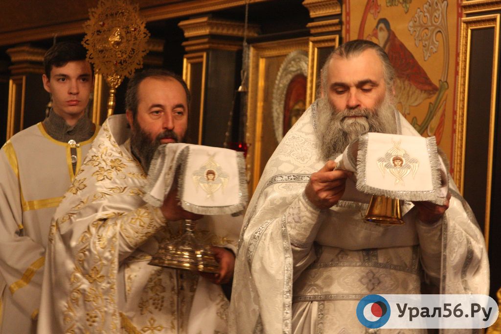 В православных храмах Орской епархии прошли рождественские службы