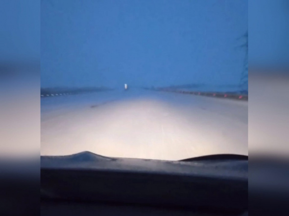 Сегодня утром оренбуржцы жаловались на нечищеные дороги. В областном центре сейчас идет небольшой снег