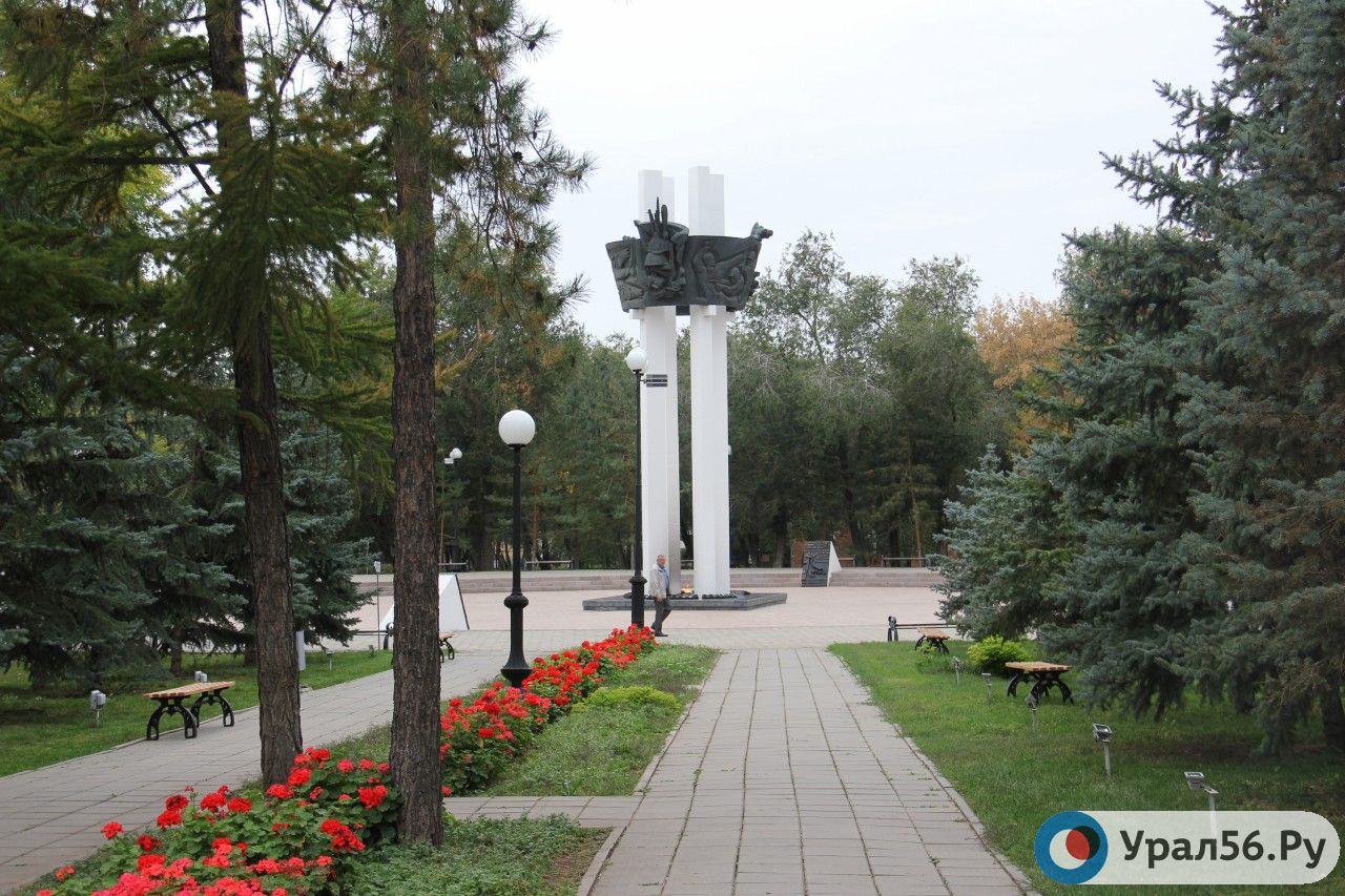 Одна из аллей парка «Салют, Победа!»