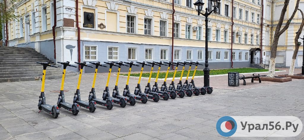Самокаты на ул. Советской в Оренбурге