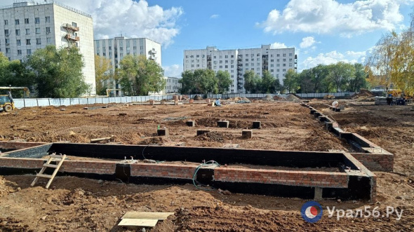 «Есть небольшое отставание от сроков»: Министр спорта рассказал о ходе строительства бассейна в Степном поселке Оренбурга