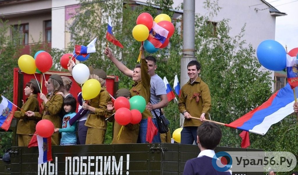 Участники парада в честь Дня Победы в Орске, фото из архива