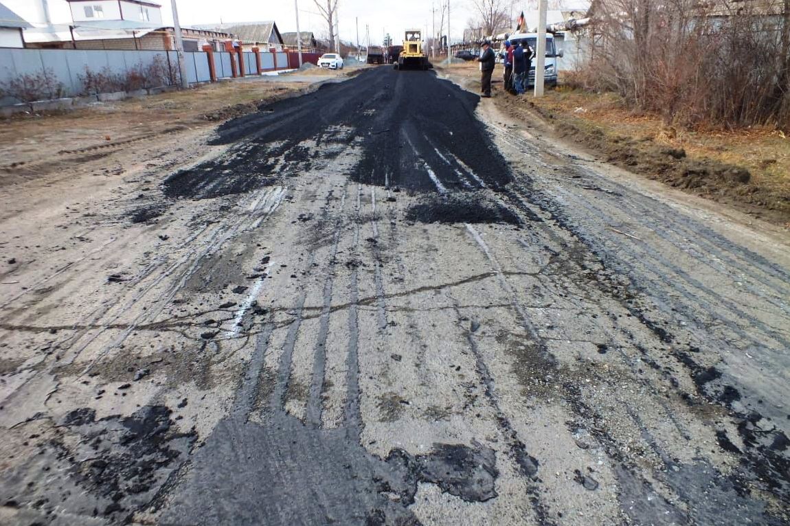 Ремонт дорог в Домбаровском. Фото местных жителей
