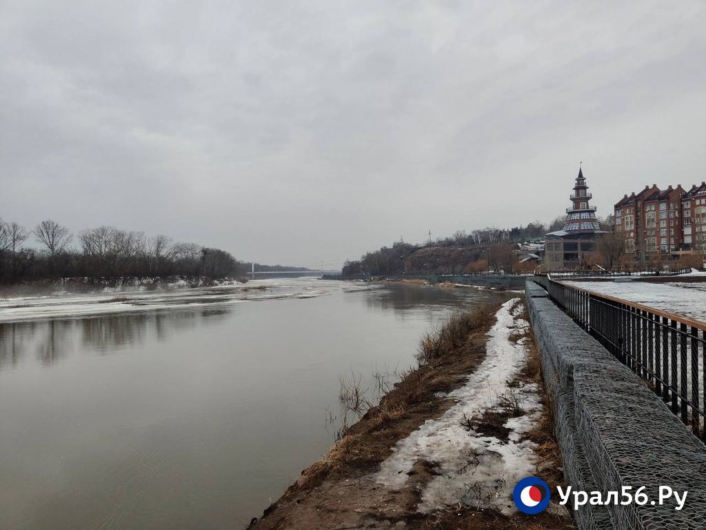 Урал в Оренбурге в марте 2025 года