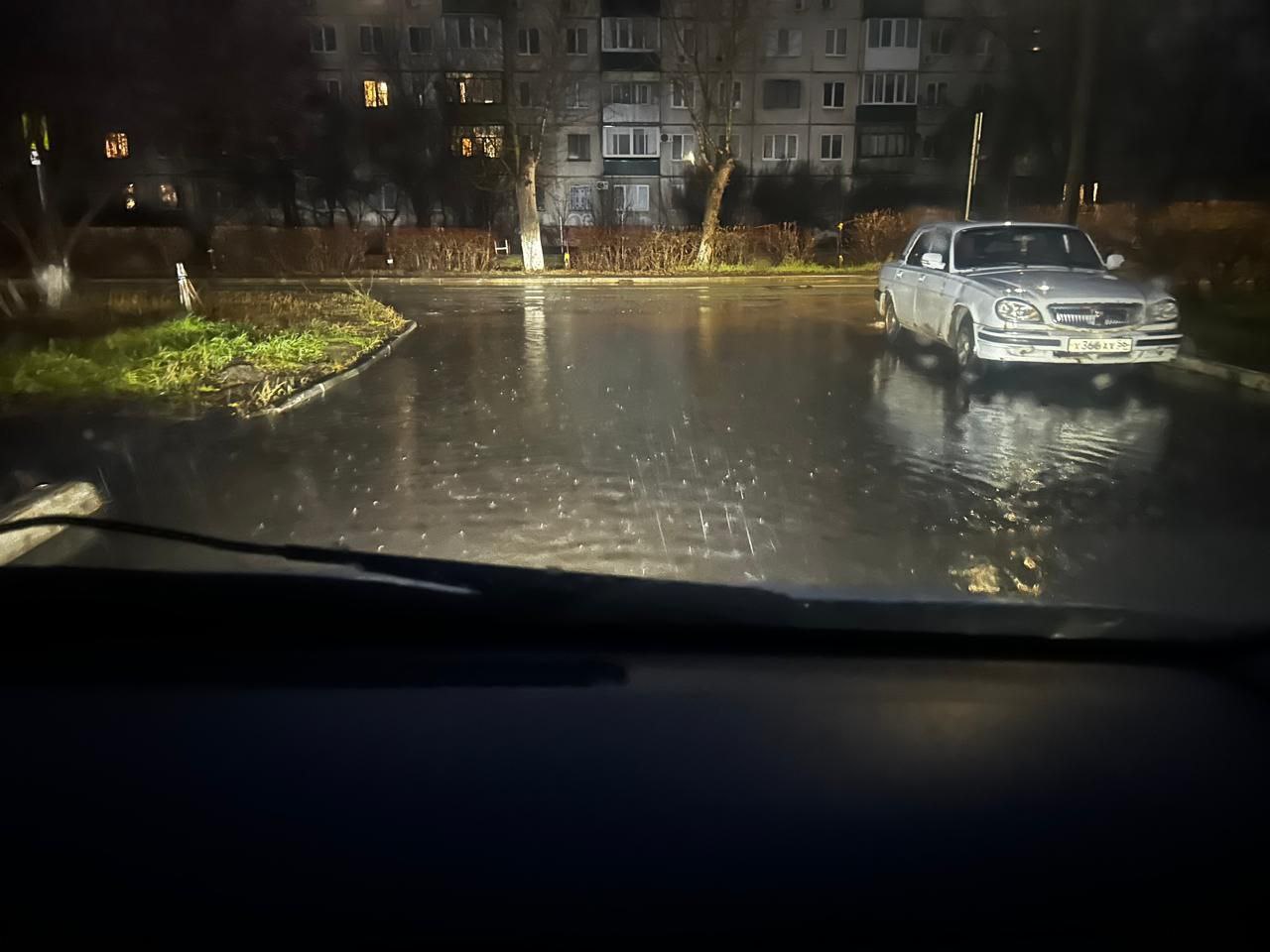 Улица Юных Ленинцев в Оренбурге после дождя, фото местного жителя