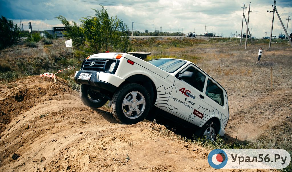 В Орске в соревнованиях внедорожников, посвященных 40-летию LADA 4X4, участвовали 15 команд