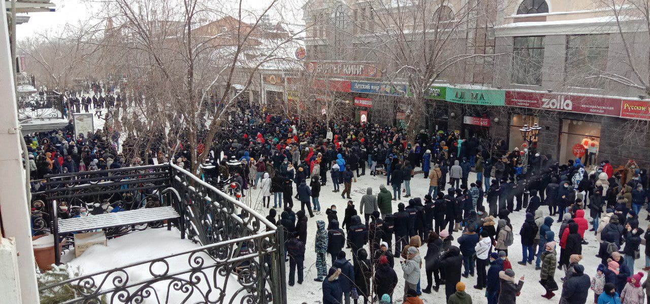 В Оренбурге сегодня на Советскую вышло порядка 500 человек. Фото: ТГК «Типичный Оренбург»