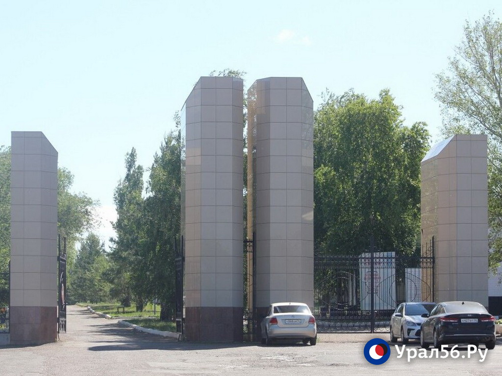Вход на кладбище в Оренбурге