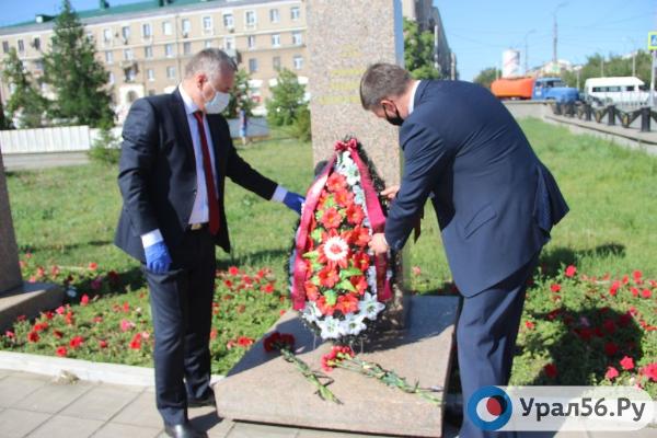 У памятника Андрея Туркина в Орске