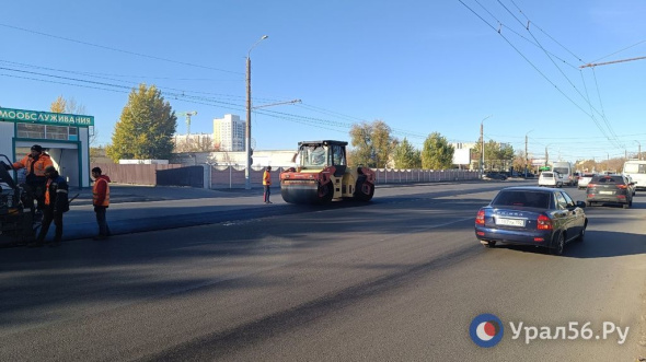 В Оренбурге на ул. Терешковой в очередной раз снимают дорожное покрытие. Зачем это делают? 