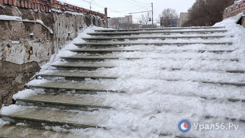 Спуск в подземный переход в Оренбурге, 04.01.2024
