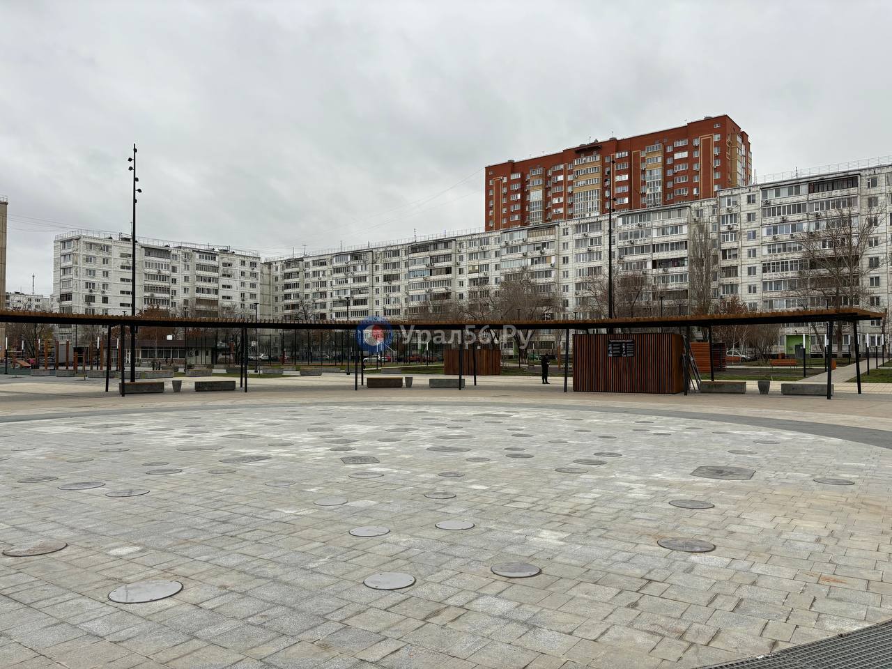 Заглушки на отверстиях поющего фонтана на Чкалова в Оренбурге
