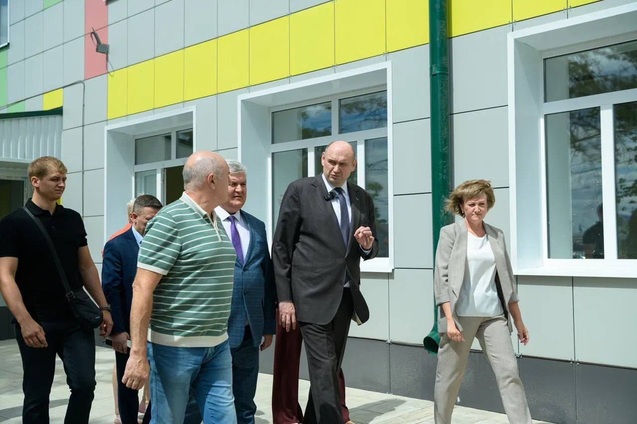 Евгений Солнцев в Илекском районе. Фото правительства региона 