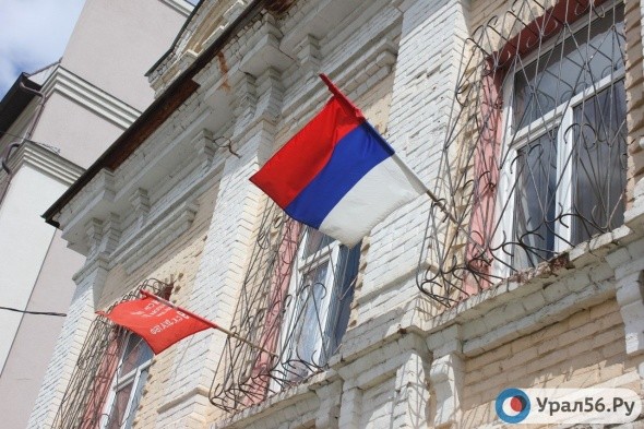 Не все чиновники и бизнесмены в Оренбурге знают, как выглядит флаг России