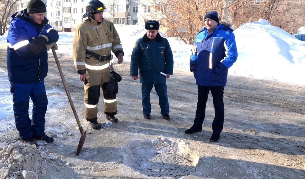 «Росводоканал Оренбург» призывает горожан при обнаружении открытых колодцев звонить в информационно-справочную службу