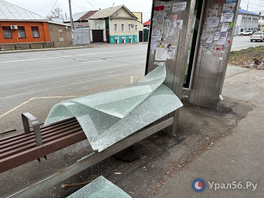 Умная остановка «Улица Лукиана Попова» на улице Цвиллинга в Оренбурге «не прижилась»