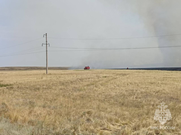 В Беляевском районе произошел масштабный ландшафтный пожар