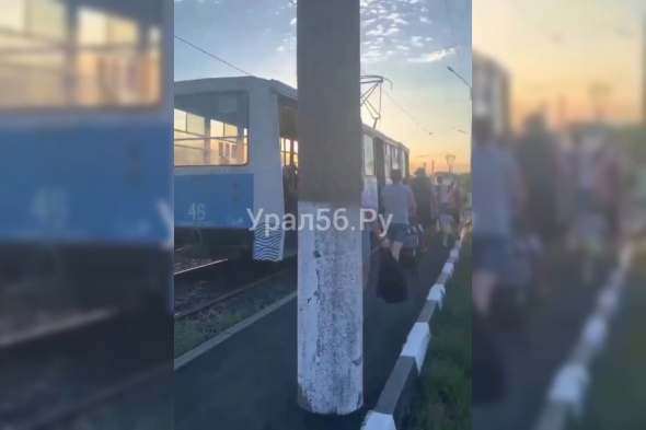 В Орске образовалась пробка из трамваев у площади Гагарина (видео)