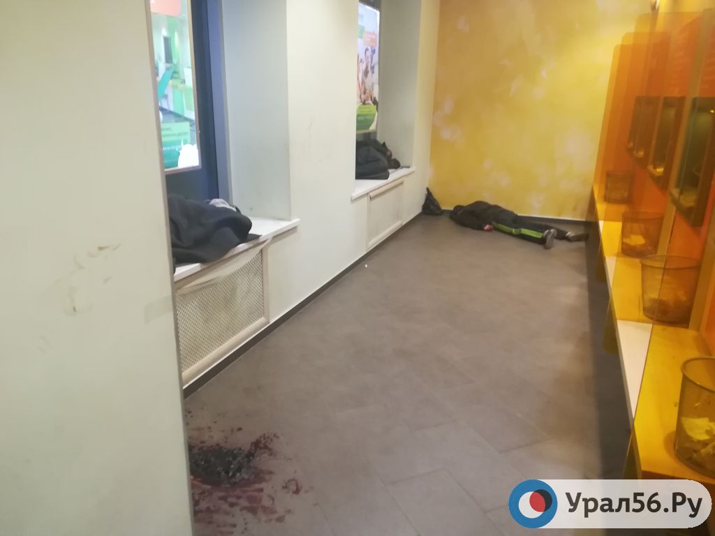 Сбербанк в курсе, что бездомные ночуют в круглосуточных отделениях