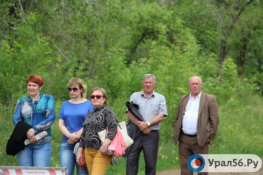 Сотрудники управления образования Орска перенимали опыт на митинге против коррупции