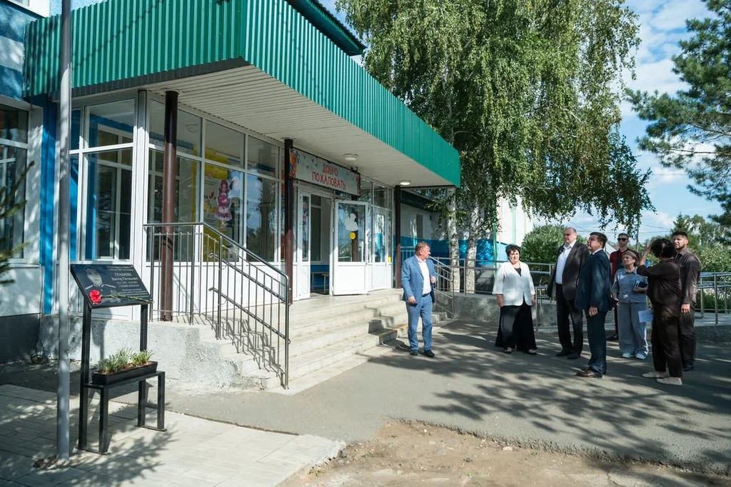 Евгений Солнцев посетил школу в Курманаевке