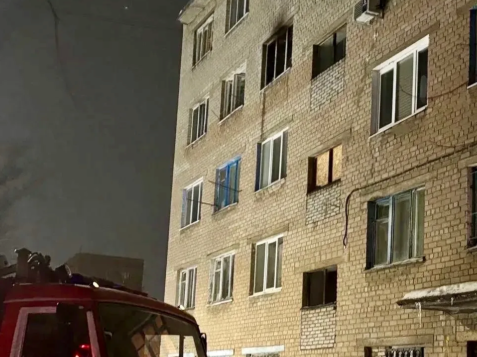 Пожар в общежитии Орска, фото: МЧС России по Оренбургской области