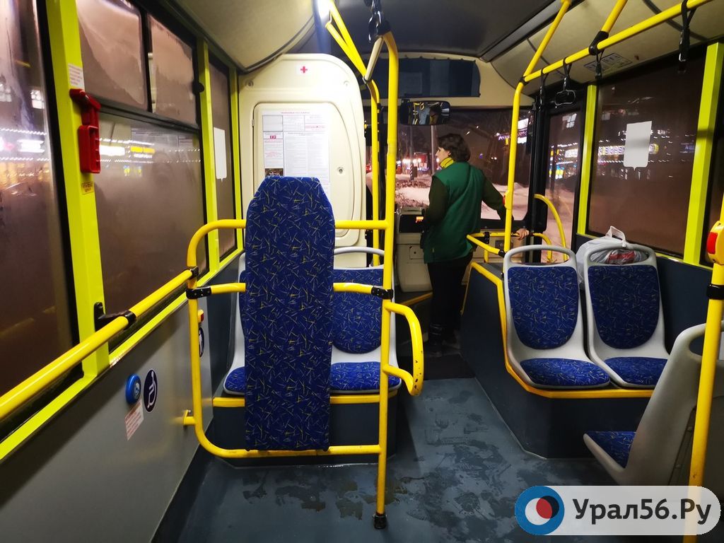 В автобусе №21, Оренбург. Фото из архива