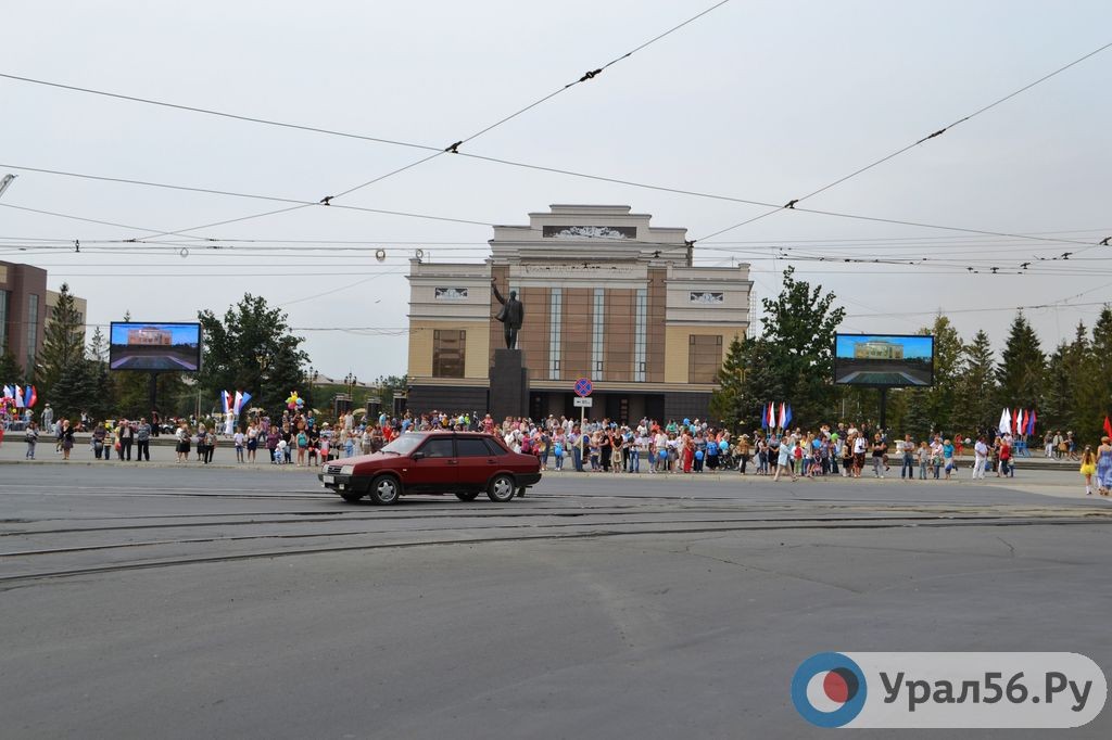 Комсомольская площадь в Орске
