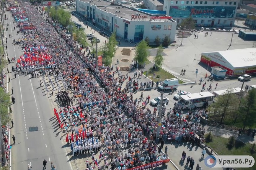 Море людей в колонне «Бессмертного полка»