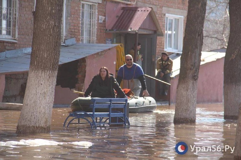 Затопленный многоквартирный дом в Оренбургской области, апрель 2024 года