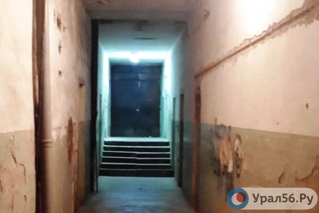 В коридоре общежития по адресу Просвещения, 57 в Орске
