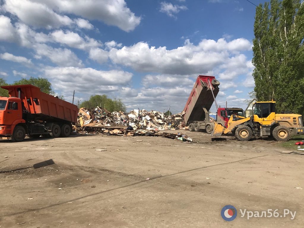 Временный перевалочный полигон для мусора в п. Форштадт Орска, фото из архива