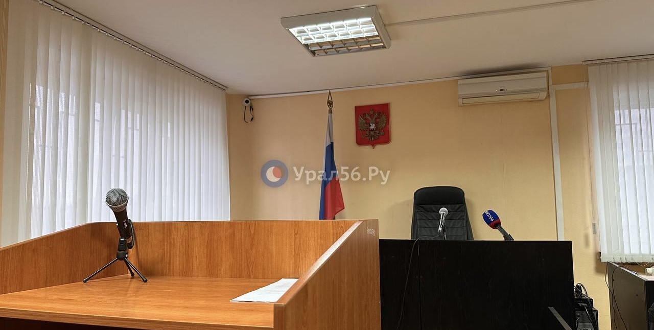 В зале суда, архив