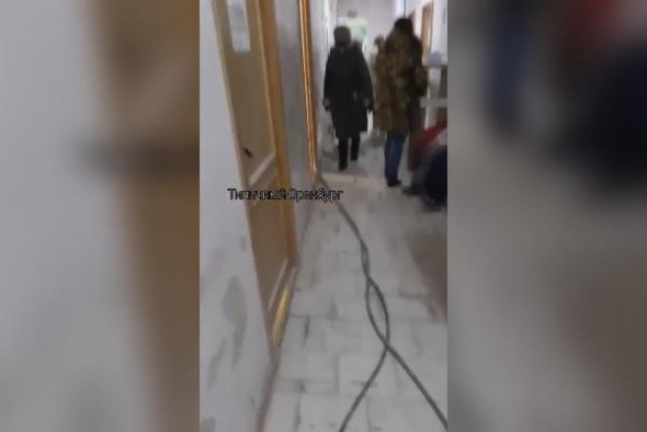 В детской поликлинике Оренбурга ремонт проводили прямо при пациентах (видео)