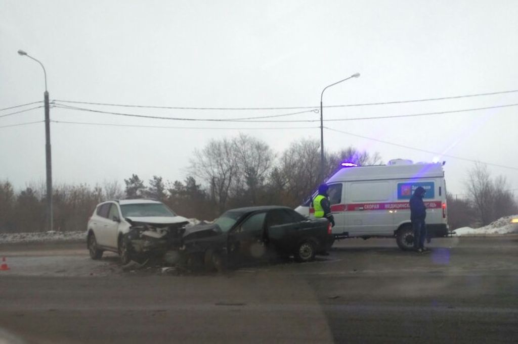 Что произошло в оренбурге сегодня. ДТП на Нежинском шоссе Оренбург. Авария на Нежинском шоссе Оренбург сегодня. ДТП Оренбург сегодня Одесская.