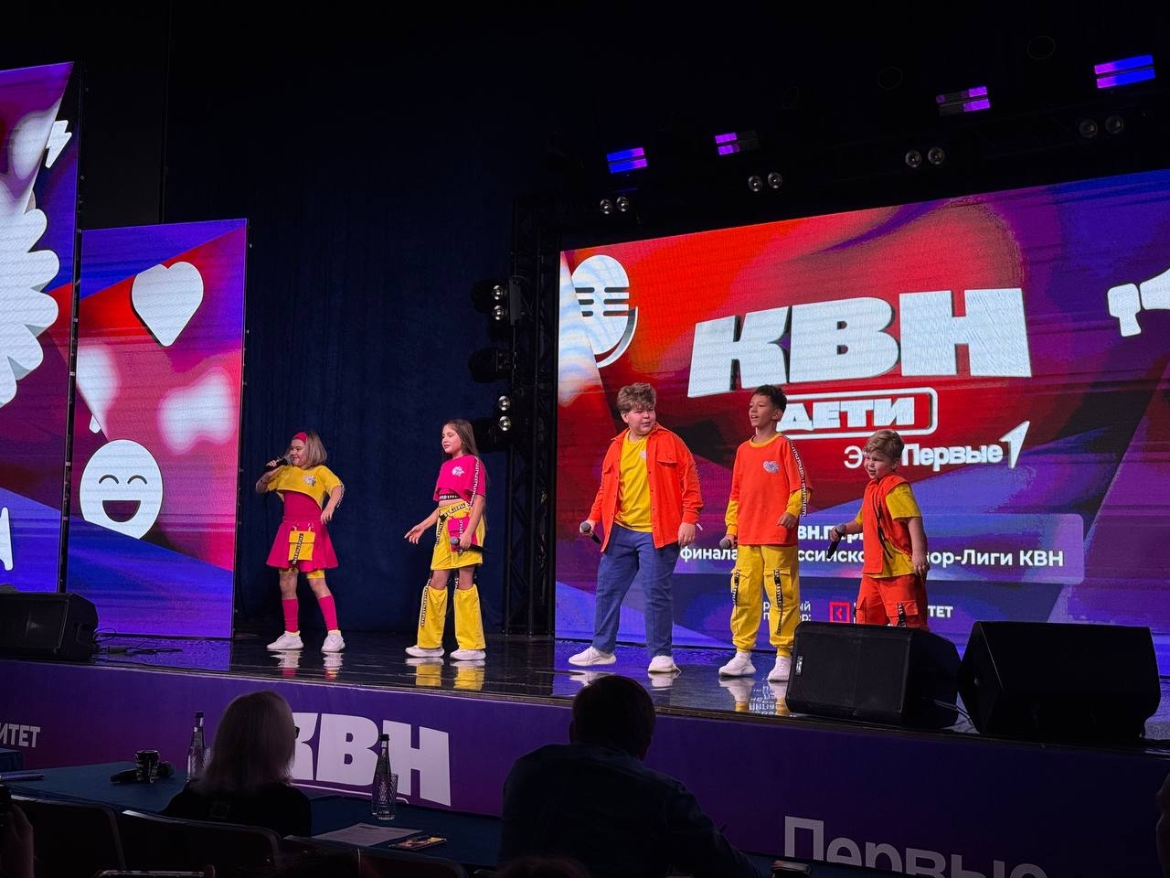 «Дочки-сыночки», фото предоставлено Официальной лигой детского КВН - Юниор-Лига Восточного Оренбуржья