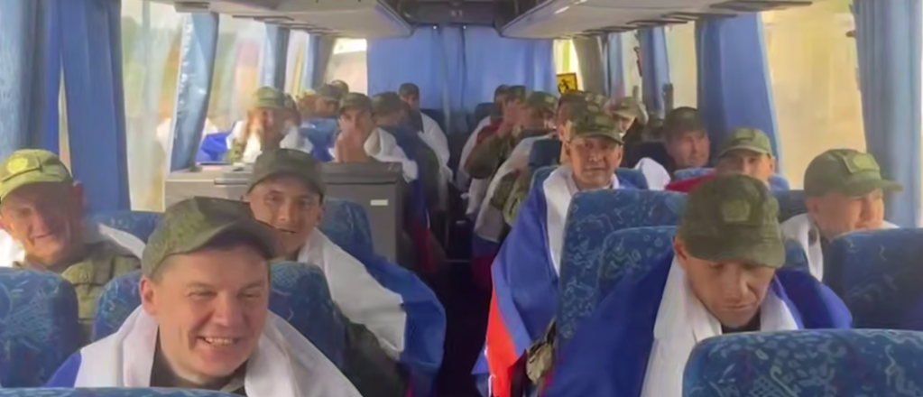 Кадр из видео возвращения военнослужащих. Видео: телеграм-канал Официальный канал Уполномоченного по правам человека в Российской Федерации