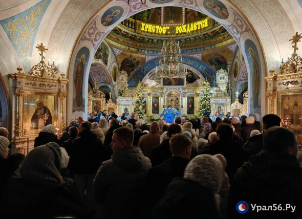 В Оренбурге православные верующие отметили Рождество Христово: Фоторепортаж Урал56.Ру