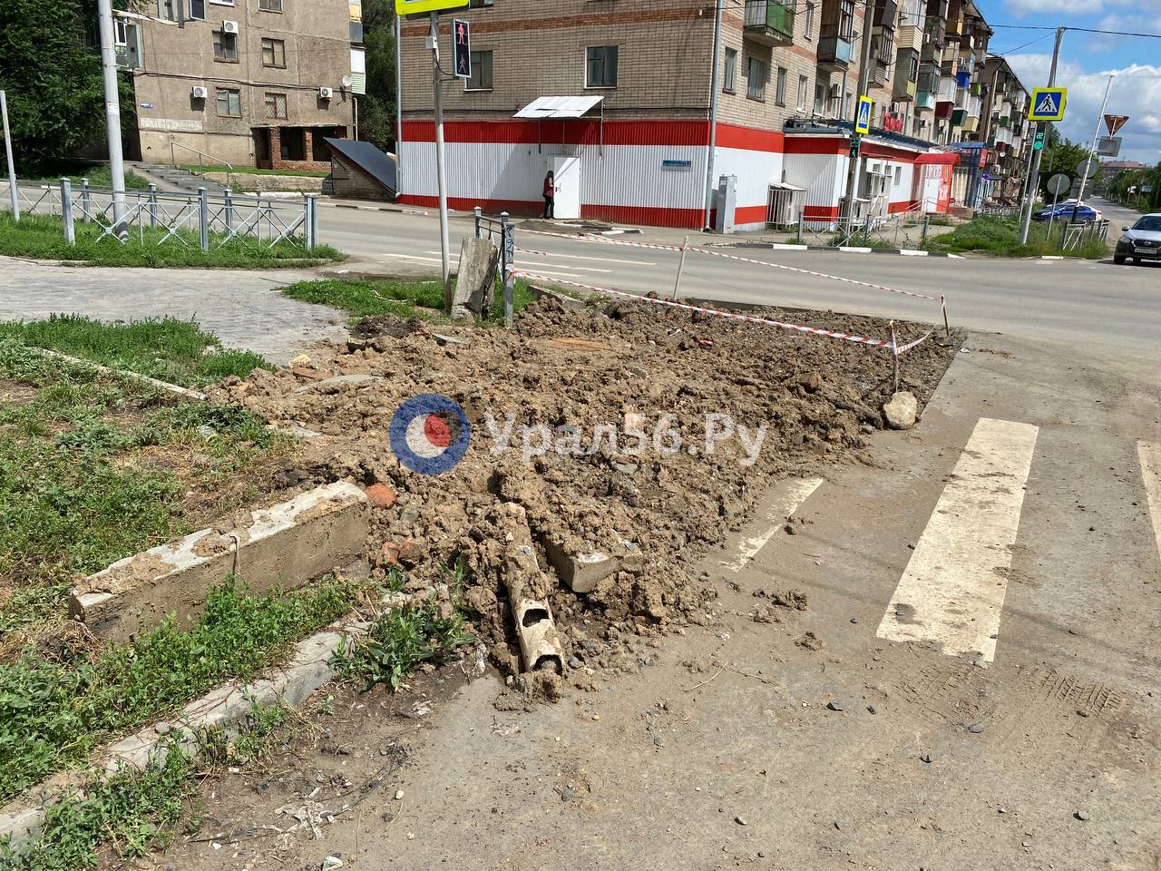 Пересечение Новосибирской и Краматорской 17.07.2024. Вокруг очень сильно пахнет канализацией