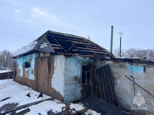 Опубликованы фото с пожара в Оренбургской области, на котором погибли 8-летняя девочка и 75-летний пенсионер