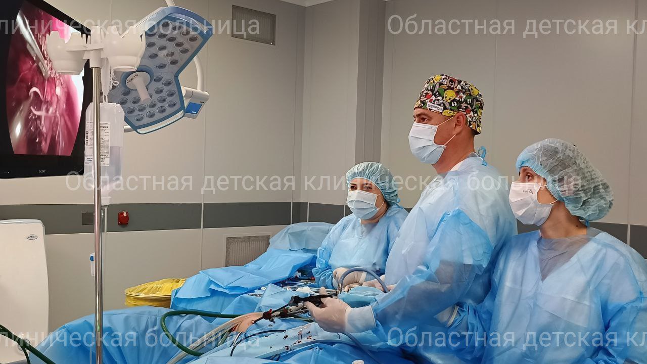 Во время операции. Фото Областной детской клинической больницы
