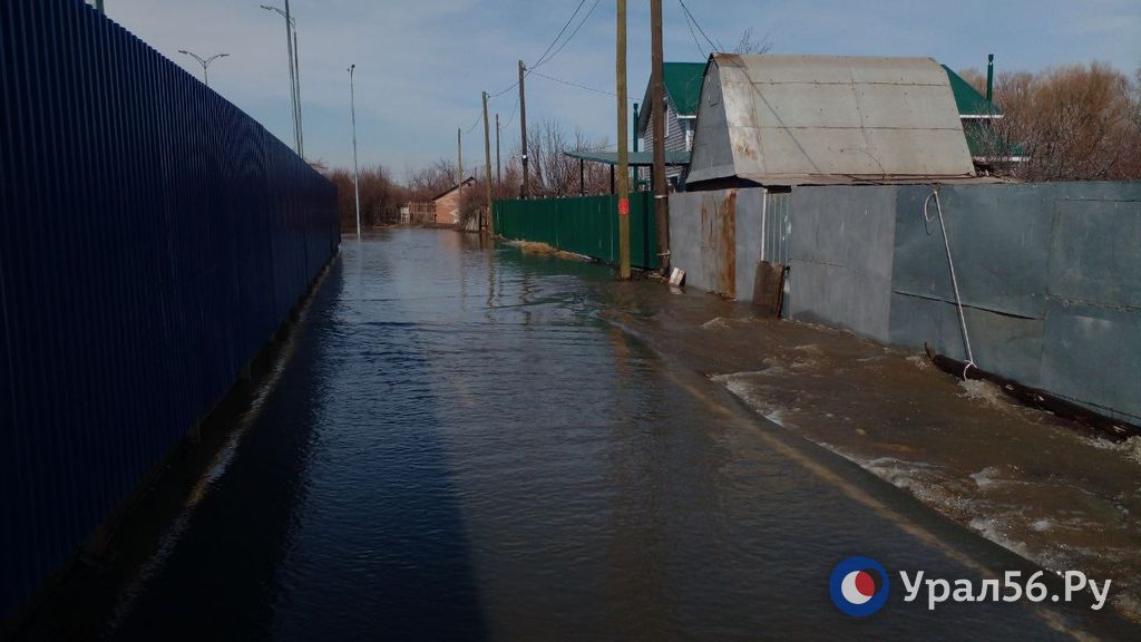Больше месяца назад в Оренбургской области начался один из самых масштабных паводков